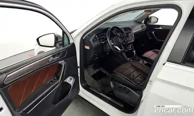 Volkswagen Tiguan 2023 2.0 гидро в Москве № 199072, миниатюра 10