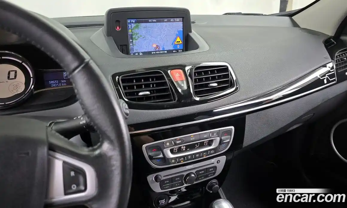 Renault SM3 2017 гидро в Москве № 224128, фото 14