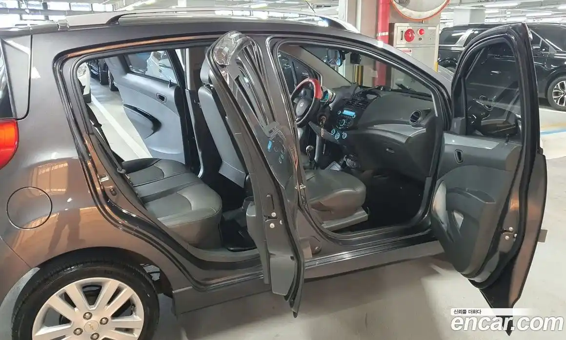 Chevrolet Spark 2014 1.0 Механическая в Москве № 1190465, фото 20