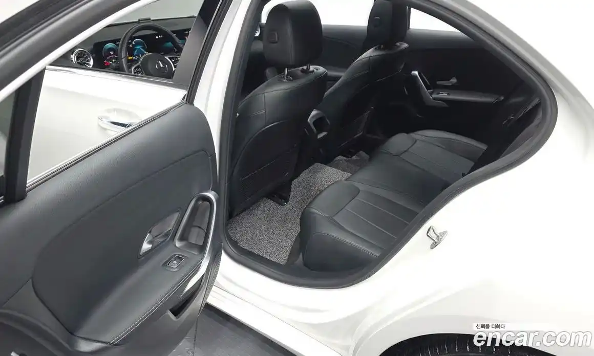 Mercedes-Benz A-Class 2022 2.0 Автомат в Москве № 1193910, фото 12