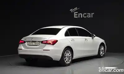 Mercedes-Benz A-Class 2020 2.0 Автомат в Москве № 1193936, миниатюра 2
