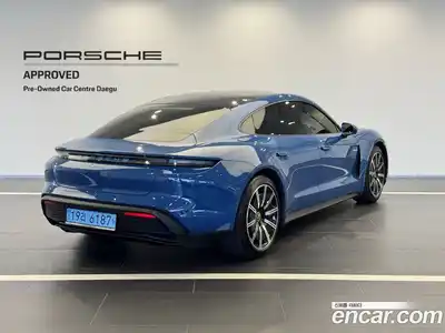 Porsche Taycan 2023 гидро в Москве № 1196417, миниатюра 4