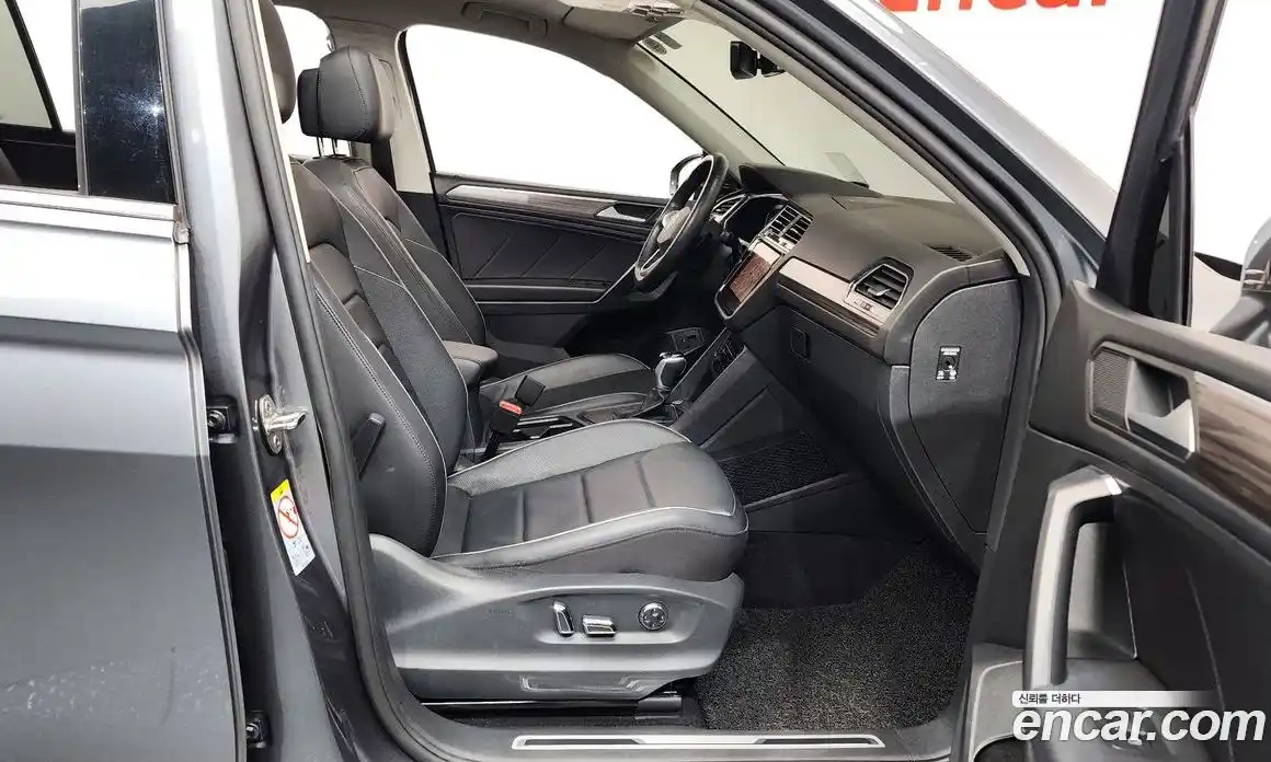 Volkswagen Tiguan 2022 2.0 гидро в Москве № 1197966, фото 11