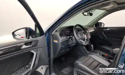 Volkswagen Tiguan 2021 2.0 гидро в Москве № 1197988, миниатюра 10