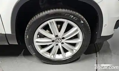 Volkswagen Tiguan 2014 2.0 гидро в Москве № 1198078, миниатюра 5