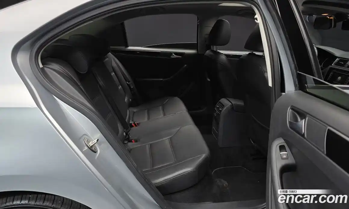 Volkswagen Jetta 2015 2.0 гидро в Москве № 1198249, фото 12