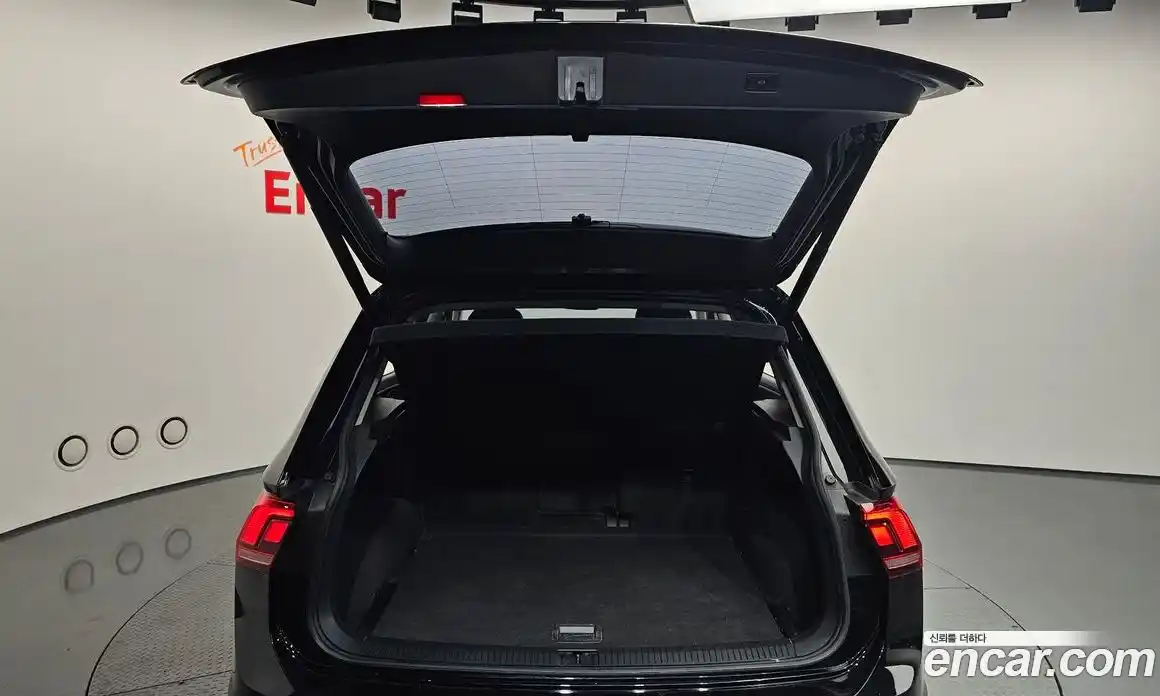 Volkswagen Tiguan 2022 2.0 гидро в Москве № 1198296, фото 20