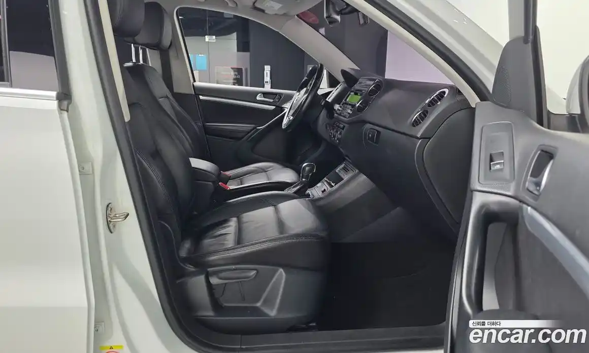 Volkswagen Tiguan 2015 2.0 гидро в Москве № 1198306, фото 11
