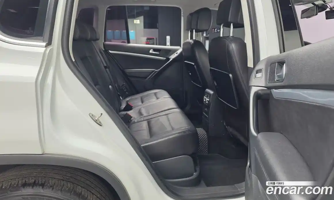 Volkswagen Tiguan 2015 2.0 гидро в Москве № 1198306, фото 12
