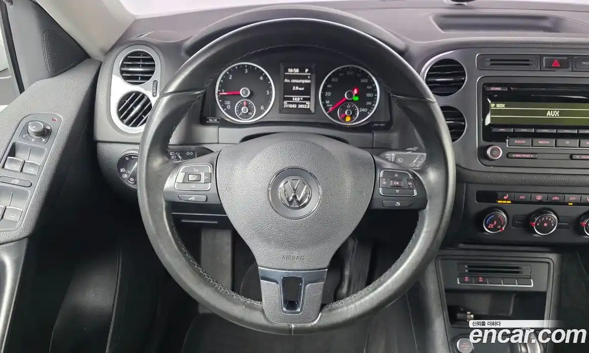Volkswagen Tiguan 2015 2.0 гидро в Москве № 1198306, фото 13