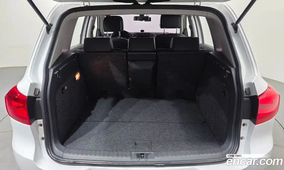 Volkswagen Tiguan 2015 2.0 гидро в Москве № 1198306, фото 20