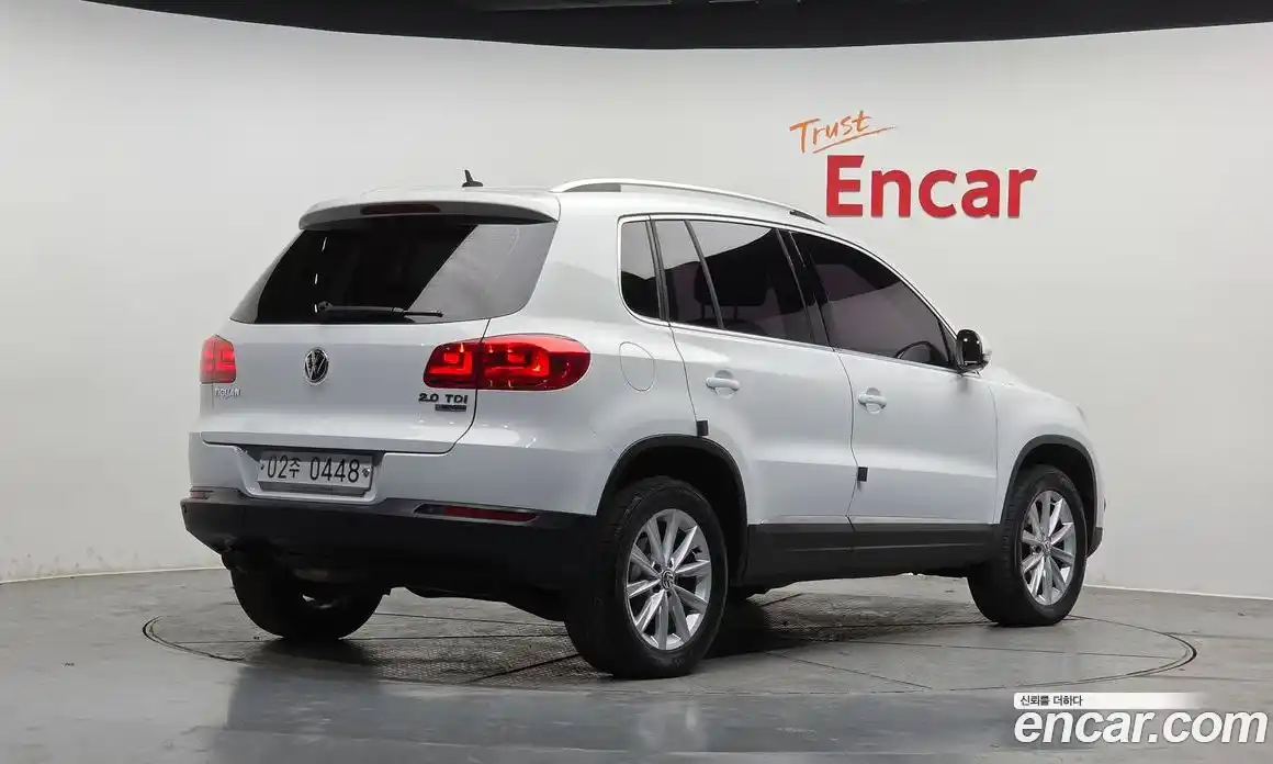 Volkswagen Tiguan 2015 2.0 гидро в Москве № 1198306, фото 2