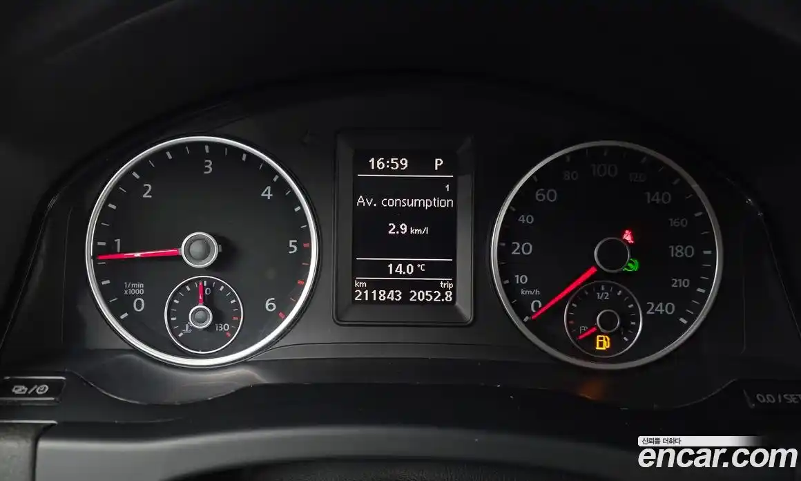 Volkswagen Tiguan 2015 2.0 гидро в Москве № 1198306, фото 8