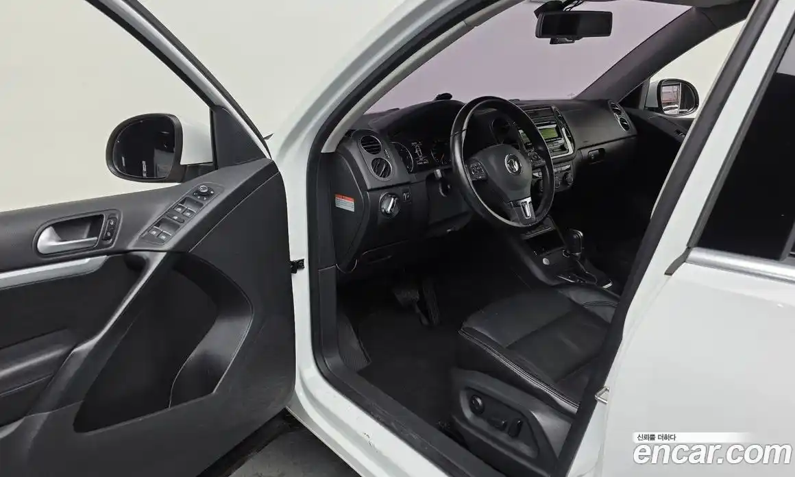 Volkswagen Tiguan 2015 2.0 гидро в Москве № 1198306, фото 10