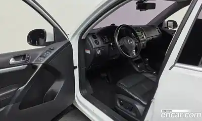 Volkswagen Tiguan 2015 2.0 гидро в Москве № 1198306, миниатюра 10