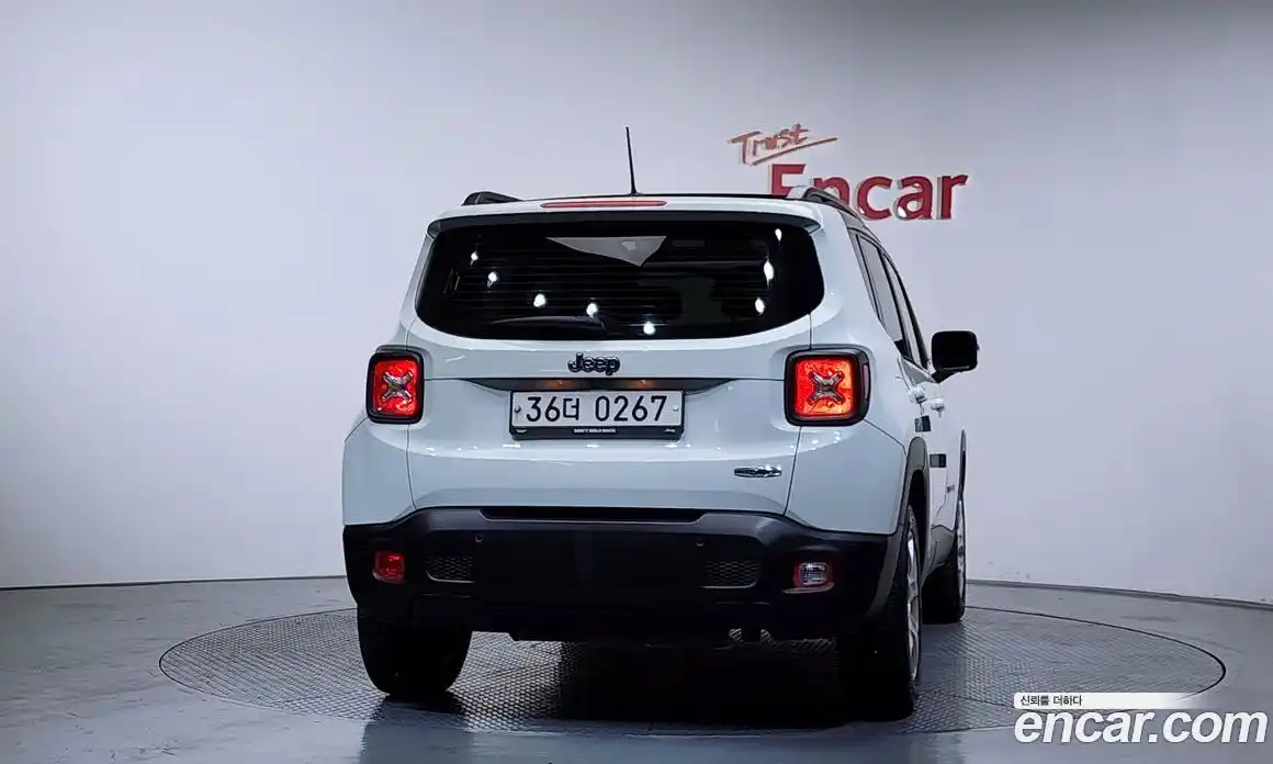 Jeep Renegade 2016 2.4 гидро в Москве № 1198614, фото 4