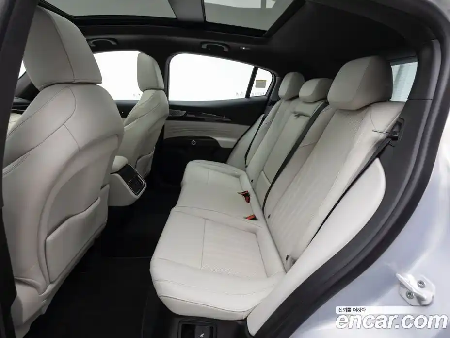 Maserati Grecale 2024 2.0 гидро в Москве № 1199750, фото 12