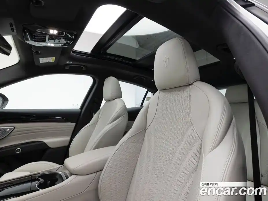 Maserati Grecale 2024 2.0 гидро в Москве № 1199750, фото 10