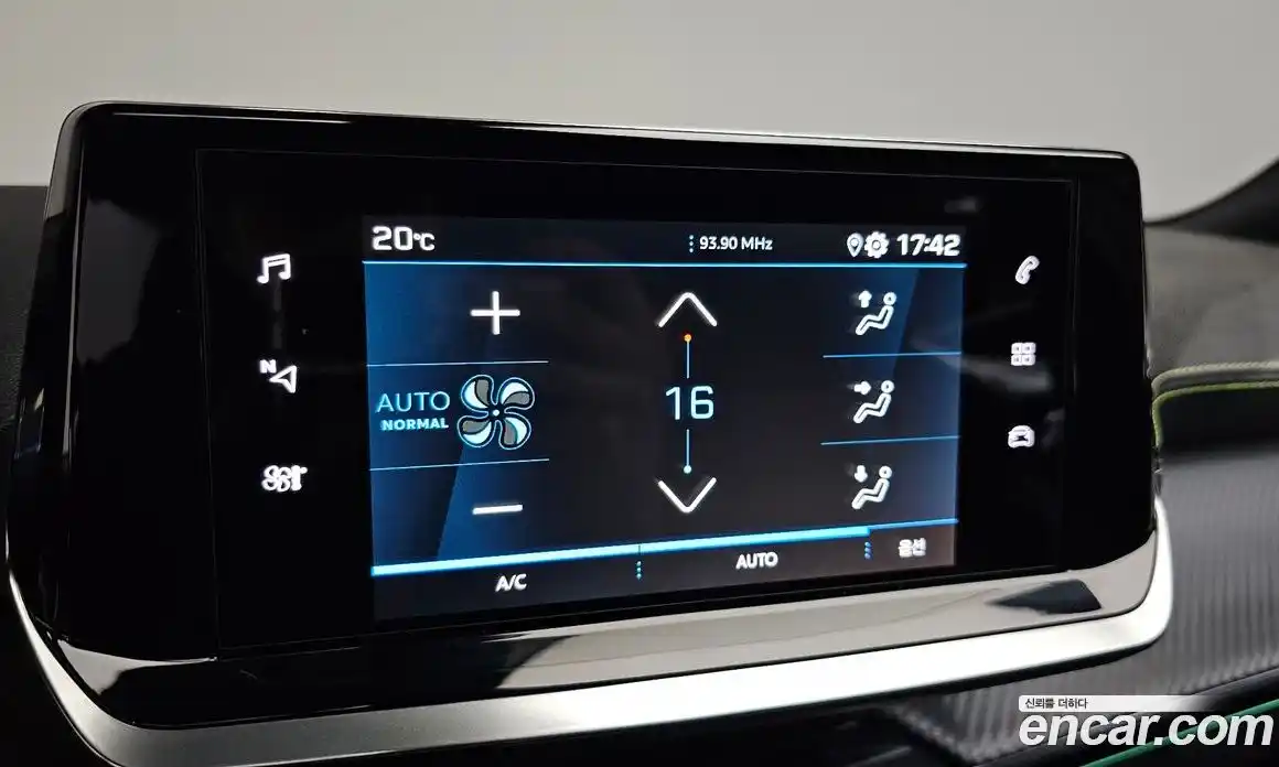 Peugeot 2008 2023 1.5 гидро в Москве № 1200042, фото 15