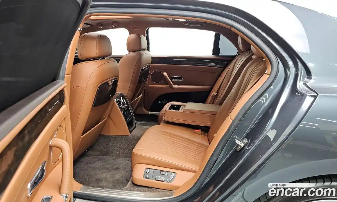 Bentley Flying Spur 2018 4.0 гидро в Москве № 1200401, фото 12