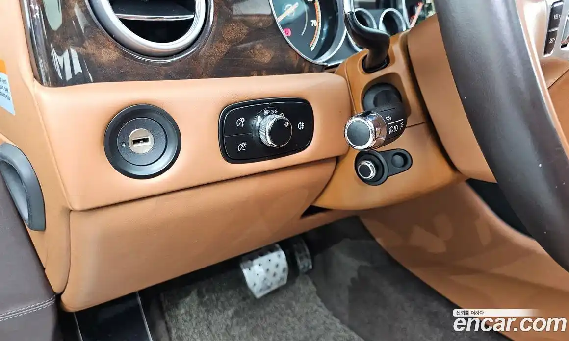 Bentley Flying Spur 2018 4.0 гидро в Москве № 1200401, фото 13