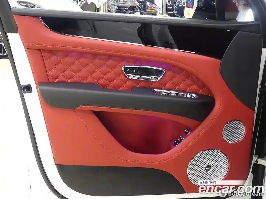 Bentley Bentayga 2023 4.0 гидро в Москве № 1200410, фото 19