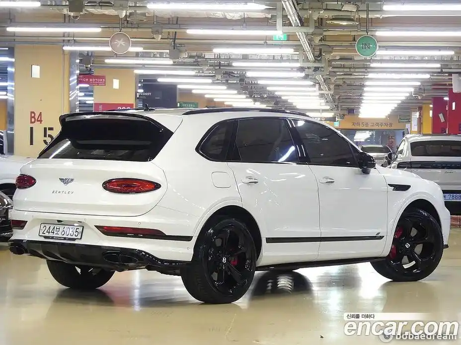 Bentley Bentayga 2023 4.0 гидро в Москве № 1200410, фото 3