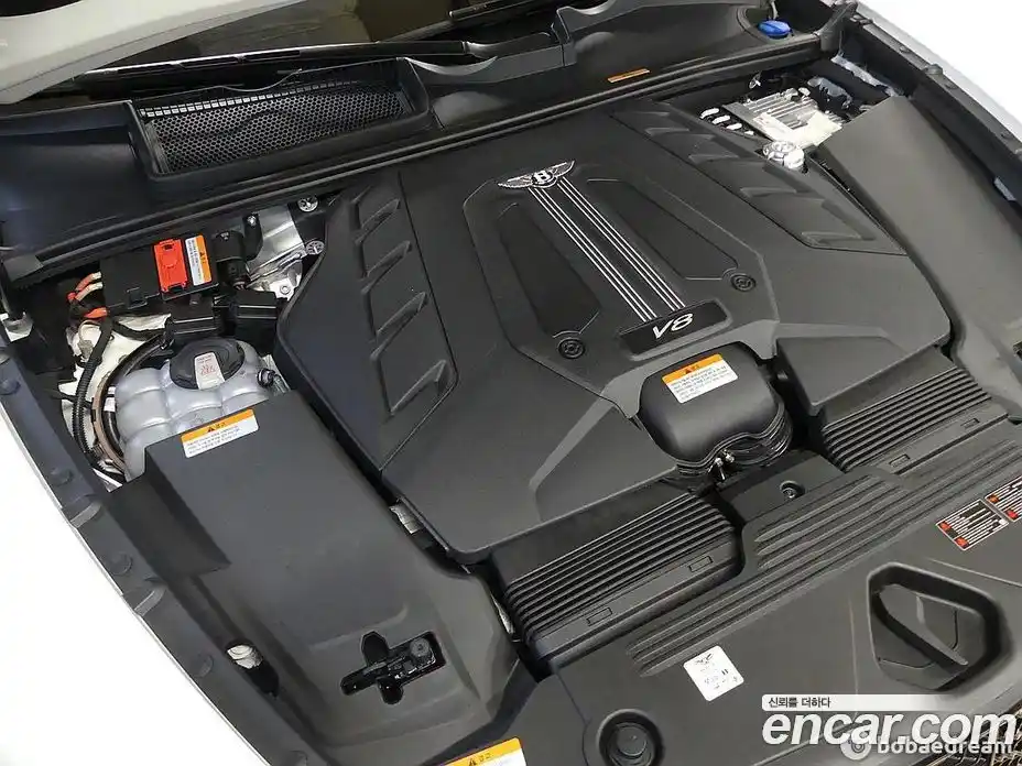 Bentley Bentayga 2023 4.0 гидро в Москве № 1200410, фото 5