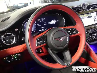 Bentley Bentayga 2023 4.0 гидро в Москве № 1200410, миниатюра 7