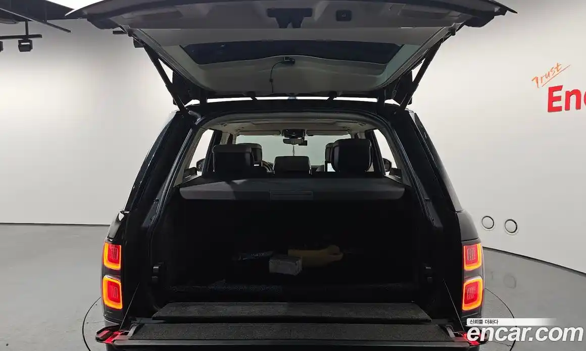 Land Rover Range-Rover 2018 4.4 гидро в Москве № 198195, фото 20