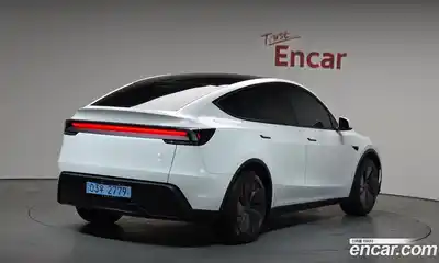 Tesla Model Y, 2025