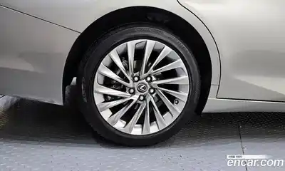 Lexus ES 2024 2.5 гидро в Москве № 1197638, миниатюра 5