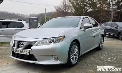 Lexus ES, 2012