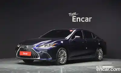 Lexus ES, 2022