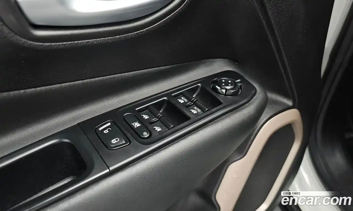 Jeep Renegade 2017 2.0 гидро в Москве № 1198563, фото 17