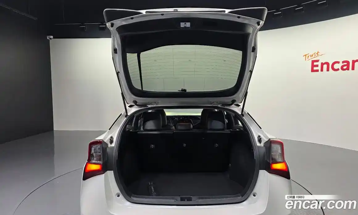 Toyota Prius 2019 1.8 гидро в Москве № 1198840, фото 20