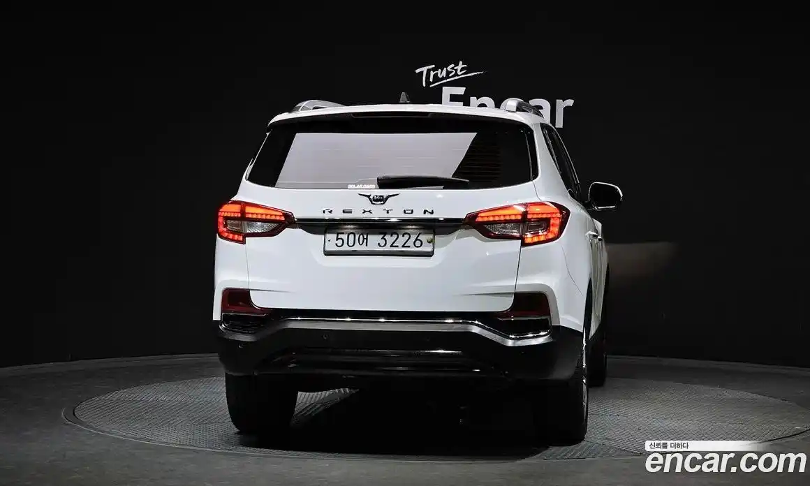 SsangYong Rexton 2017 2.2 Автомат в Москве № 1233060, фото 4