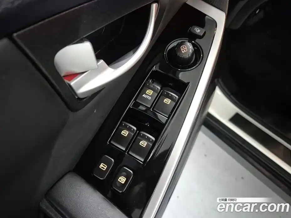 SsangYong Korando 2015 2.0 Автомат в Москве № 1242206, фото 11