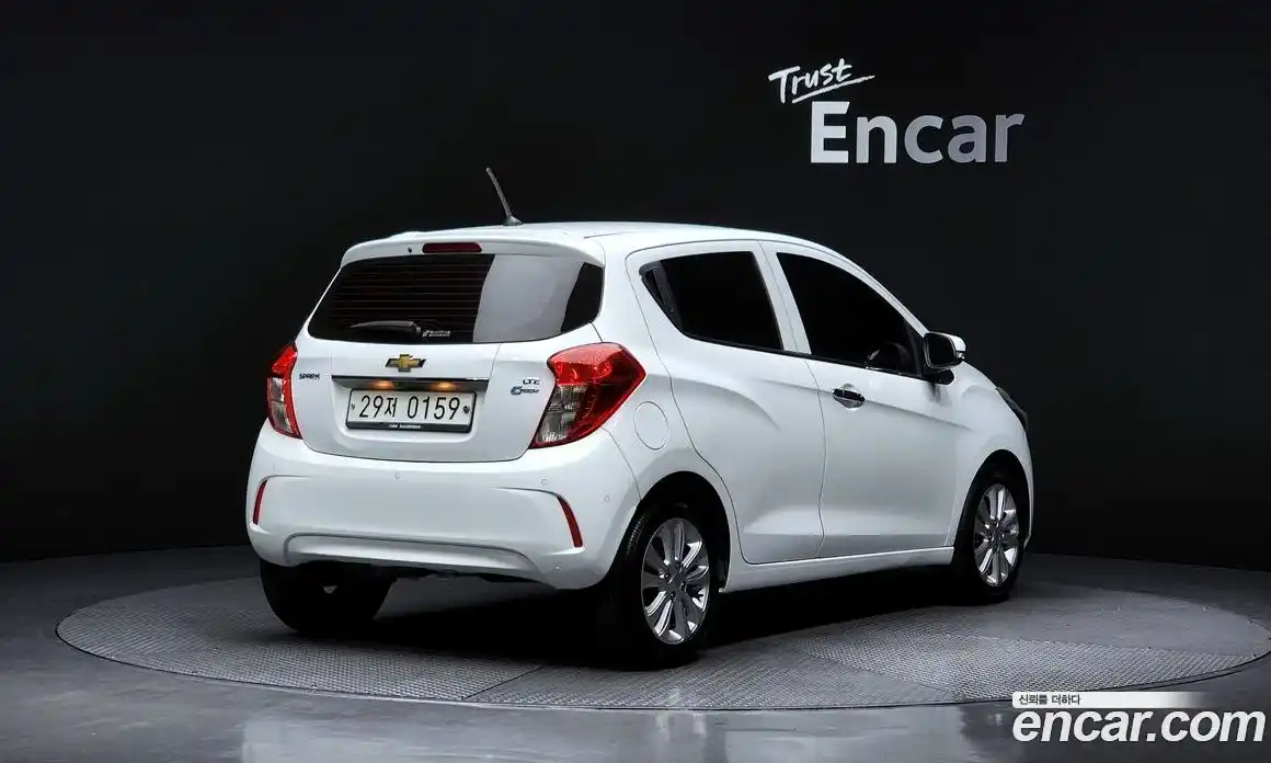 Chevrolet Spark 2016 1.0 гидро в Москве, фото 2