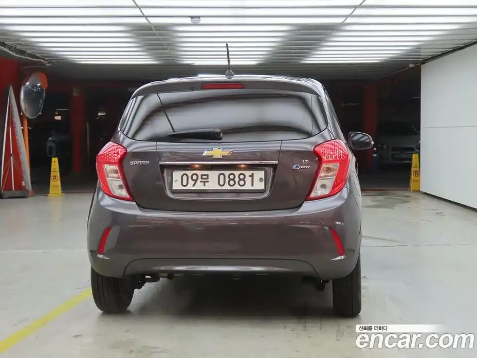 Chevrolet Spark 2016 1.0 гидро в Москве, фото 3