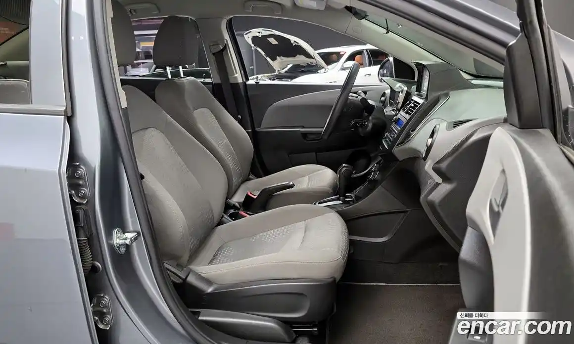 Chevrolet Aveo 2014 1.6 Автомат в Москве № 1233940, фото 10