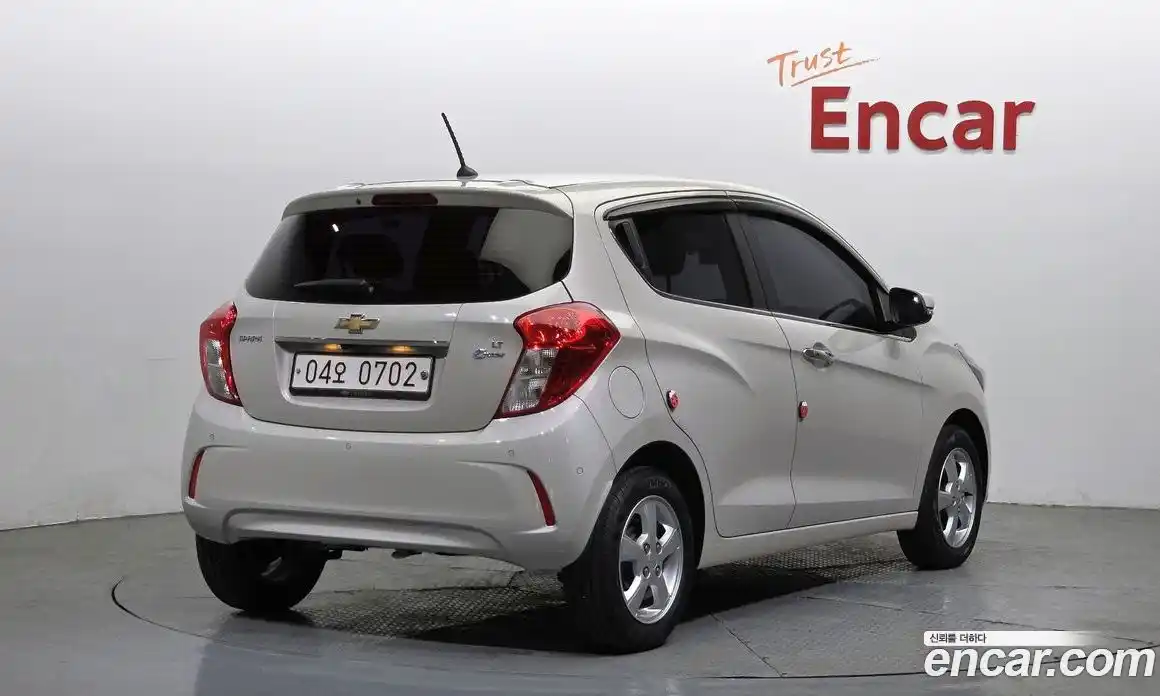 Chevrolet Spark 2016 1.0 гидро в Москве, фото 2