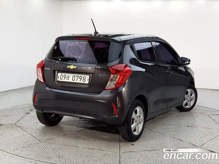 Chevrolet Spark 2016 1.0 гидро в Москве, фото 2