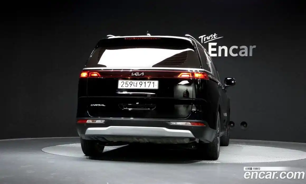 Kia Canival 2023 2.2 Автомат в Москве № 1278322, фото 3