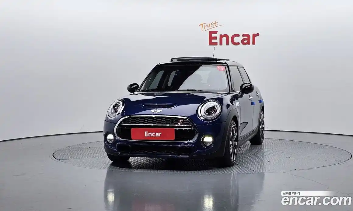 Mini Cooper 2017 2.0 гидро в Москве № 1280998, фото 3