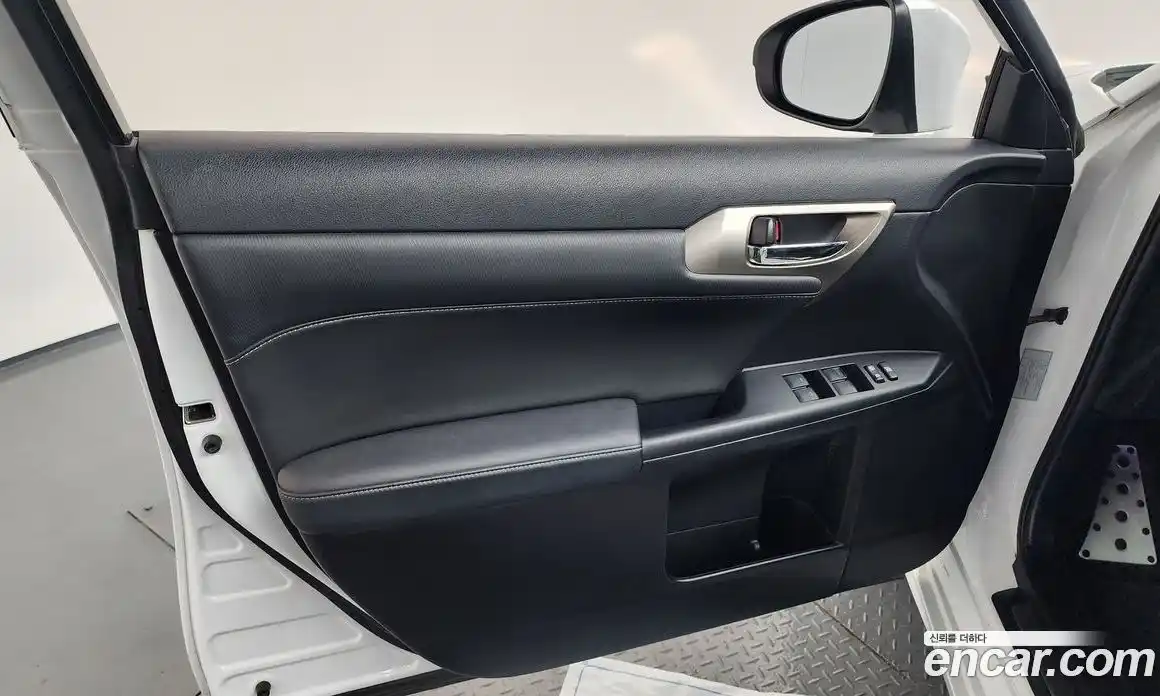 Lexus CT200h 2016 1.8 гидро в Москве № 1281397, фото 18