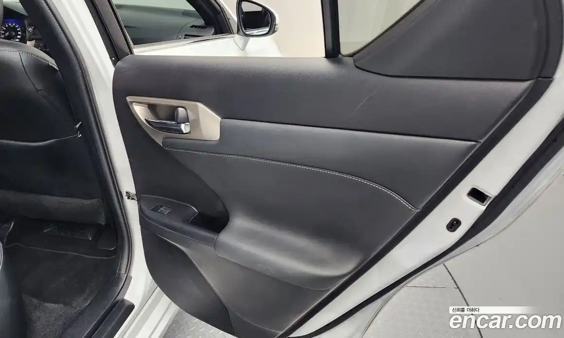Lexus CT200h 2016 1.8 гидро в Москве № 1281397, фото 19