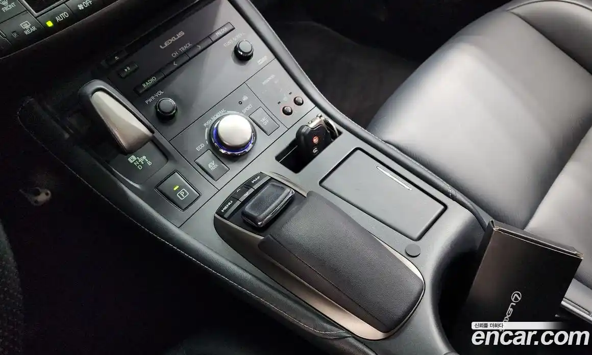 Lexus CT200h 2016 1.8 гидро в Москве № 1281397, фото 9