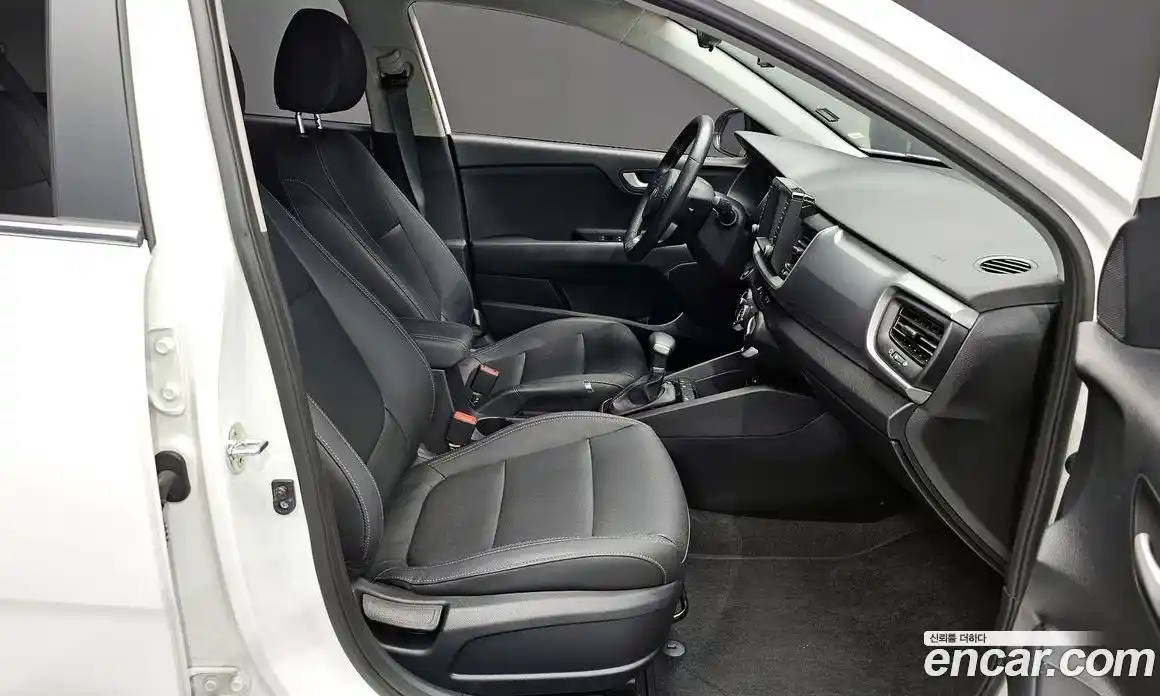 Kia Stonic 2018 1.4 гидро в Москве № 1288840, фото 11