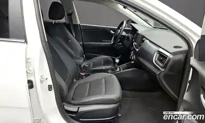 Kia Stonic 2018 1.4 гидро в Москве № 1288840, миниатюра 11